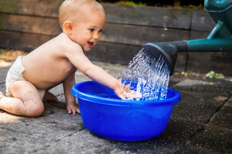 Water Mess 17+ Unforgettable Outdoor Montessori Activities For Kids β Montessori ...